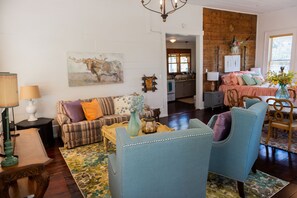 1 bedroom, desk, iron/ironing board, free WiFi