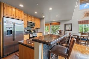 Fridge, microwave, oven, stovetop - Ping Pong, Foosball, Pet Friendly, Mountain Living (Durango)