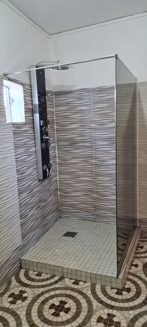 Artículos de tocador gratuitos, toallas, jabón, shampoo