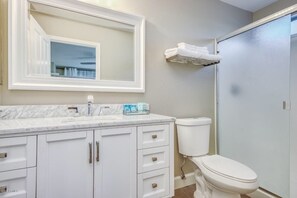 Hair dryer, towels, soap, shampoo - Sierra Verde, Surprise, Close to Stadium, Monthly Discount 20% Limited Time (Surprise)