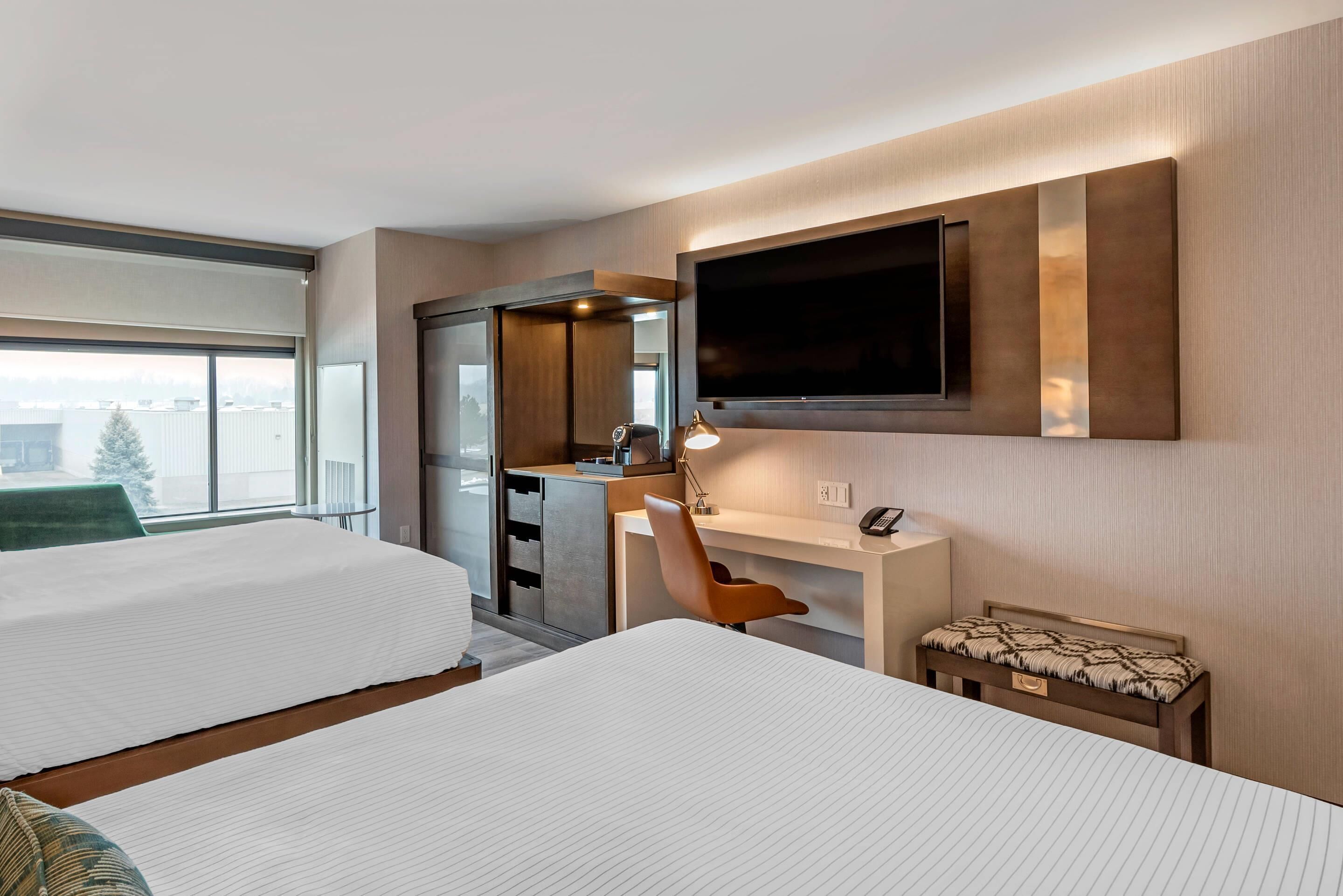 in-room safe, desk, laptop workspace, blackout curtains