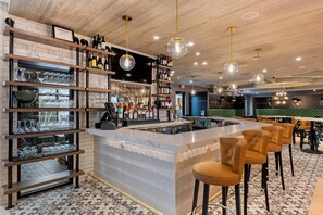 Petit déjeuner, déjeuner et dîner servis sur place