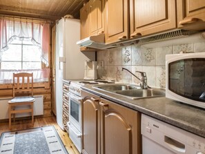 Fridge, microwave, dishwasher, cookware/dishes/utensils