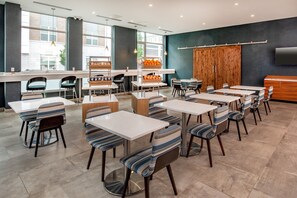 Restaurant - Element Hampton Peninsula Town Center (Hampton)