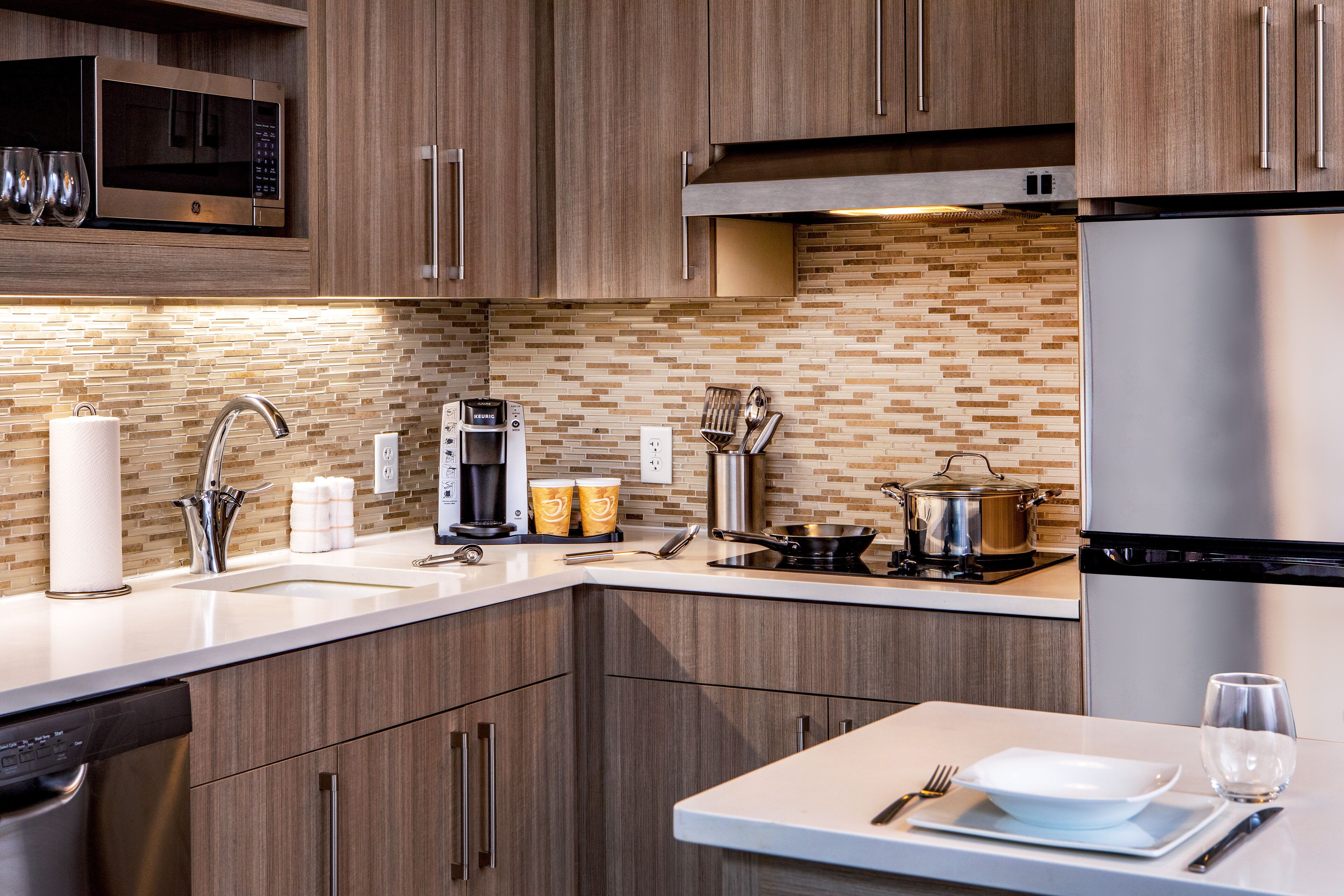 suite, 1 bedroom, kitchen | private kitchen | microwave, coffee/tea maker, cookware/dishes/utensils