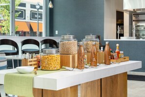 Free daily continental breakfast - Element by Marriott Hampton Peninsula Town Center (Hampton)