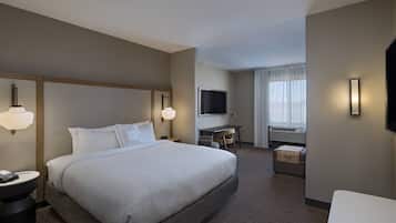 Suite, 1 King Bed with Sofa bed | Premium bedding, in-room safe, desk, iron/ironing board