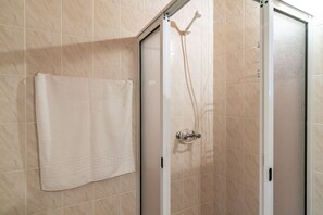 Hair dryer, towels, soap, toilet paper - Apartment Isabel,  A quiet peaceful place to stay (Arco Da Calheta)