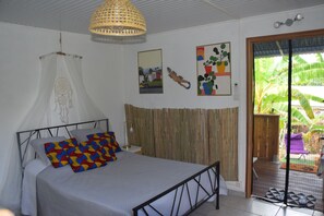 1 bedroom, WiFi, bed sheets - studio 3 min walk to the beach (sainte rose)