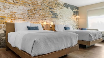 أغطية فراش متميزة وألحفة محشوة بالريش وأسرّة بطبقة علوية مريحة ومكتب