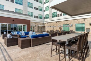 季节性开放的室外游泳池