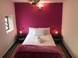 In-room safe, free WiFi, bed sheets
