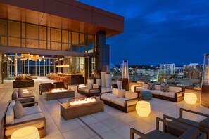 Breakfast, lunch and dinner served - Carte Hotel San Diego Downtown, Curio Collection by Hilton (San Diego)