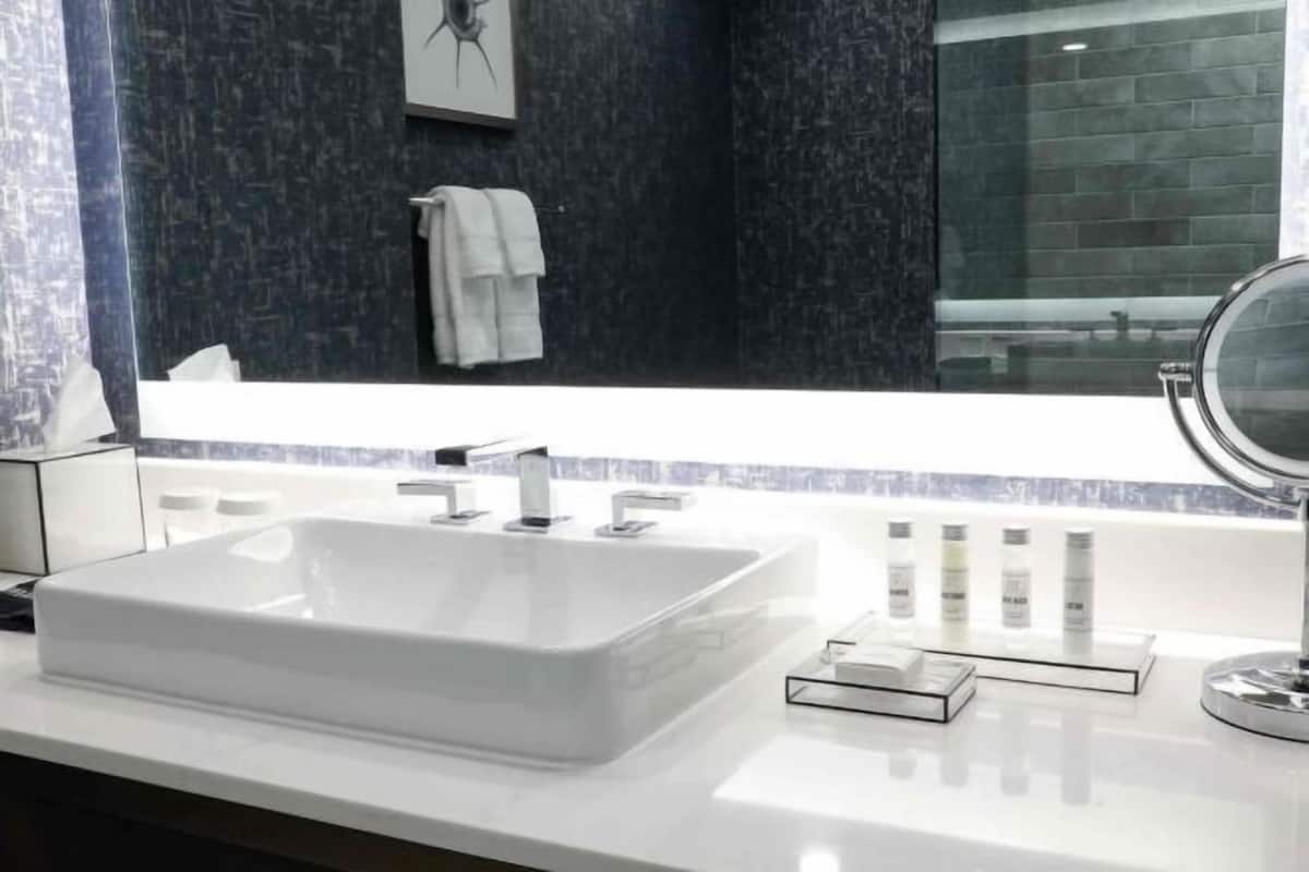 Bathroom | Free toiletries, hair dryer, towels