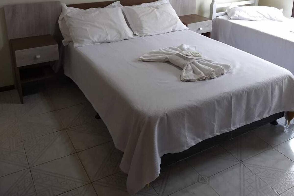 Phòng 3, quang cảnh thành phố | 1 phòng ngủ, minibar, bàn, màn/rèm cản sáng