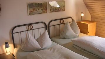 2 Schlafzimmer, BĂŒgeleisen/BĂŒgelbrett, WLAN, BettwĂ€sche