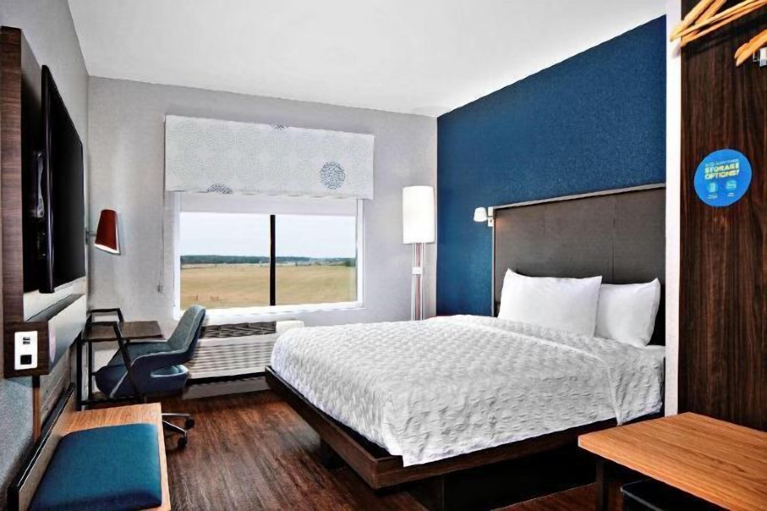 Desk, laptop workspace, free WiFi, bed sheets