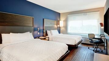 Literie de qualité supérieure, bureau, rideaux occultants