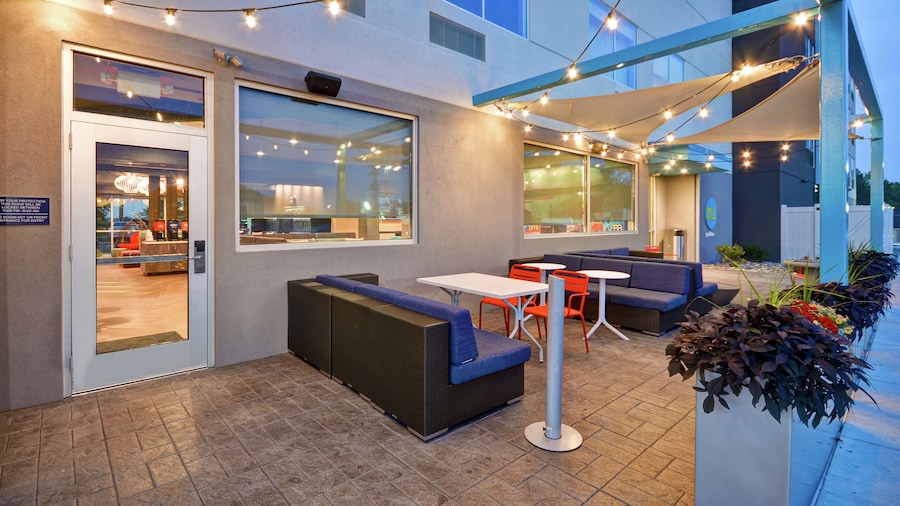 TRU by Hilton Denver