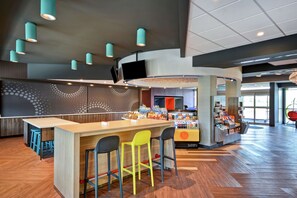 Restaurant - TRU by Hilton Denver (Denver)