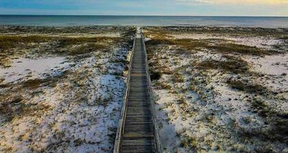 Perfect Family Vacation Spot in Perdido Key! Private beach access and pool.