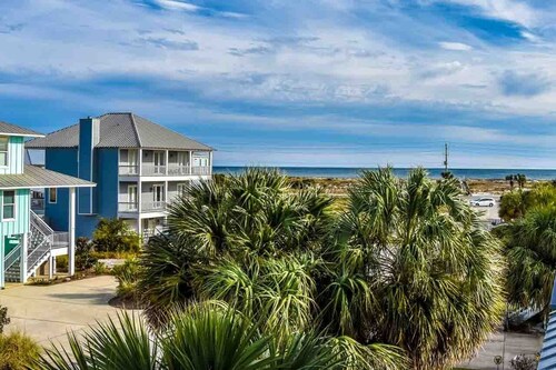 Perfect Family Vacation Spot in Perdido Key! Private beach access and pool.