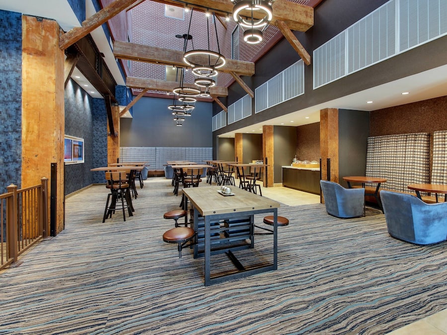 Tägliches inbegriffenes kontinentales Frühstück