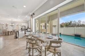 Dining - 1/2 Block From Private Beach, 7 BR, Remodeled, Theater, Discounted Golf Cart (Miramar Beach)