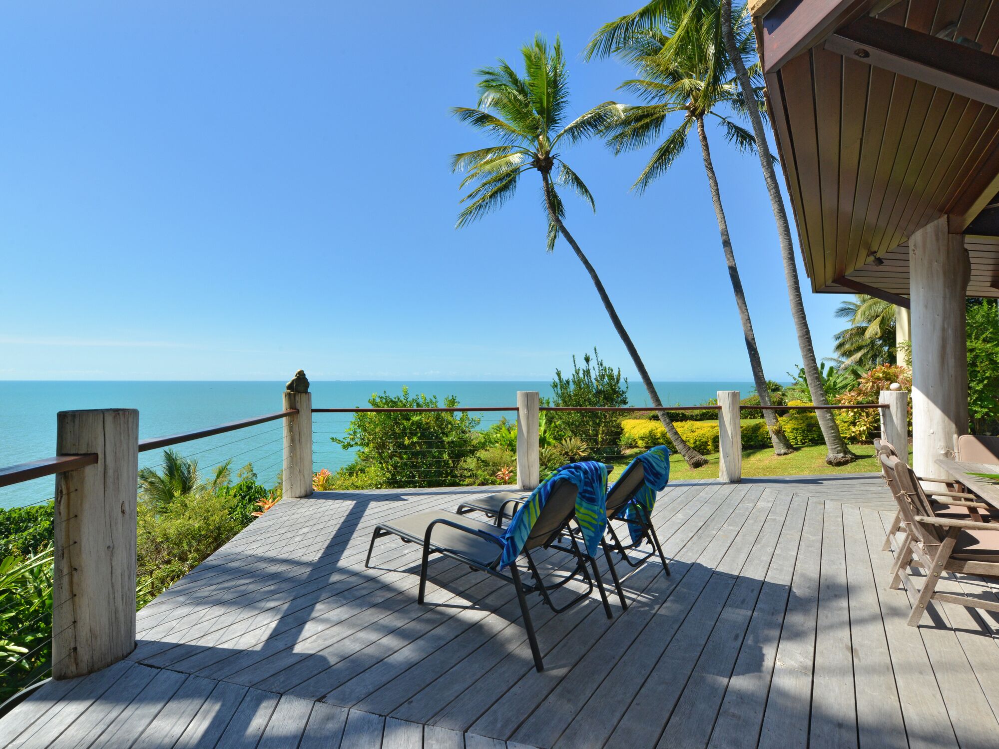5 Wharf Street - 4 Bedroom House with Spectacular Coral Sea Views