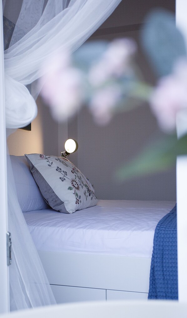2 bedrooms, iron/ironing board, free WiFi, bed sheets