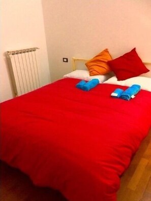 1 chambre, fer et planche à repasser, Wi-Fi gratuit, draps fournis