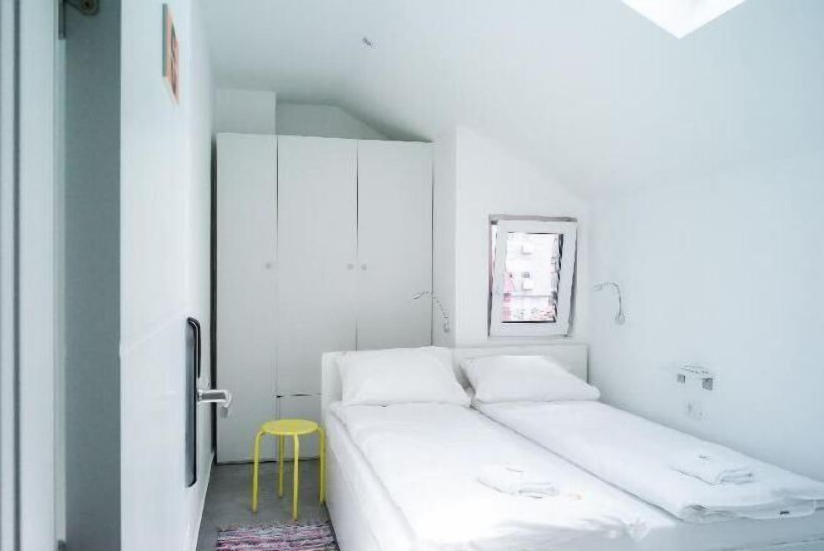 ستائر تعتيم وواي فاي مجانًا وملاءات أسرّة