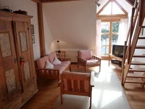 TV, table tennis - Stylish apartment III on Franconian fruit and Brennereihof (Leutenbach)