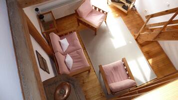 Fernseher, Tischtennisplatte