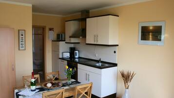 KylskÄp, mikrovÄgsugn, ugn och spishÀll