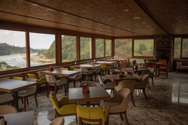 Breakfast, lunch and dinner served - Bahri Hotels Vadi (Ardesen)