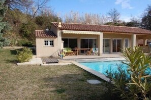 Piscina all'aperto, una piscina riscaldata