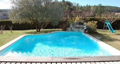 Hermosa casa con piscina, gran vista de la ciudad vieja y MT Ventoux
