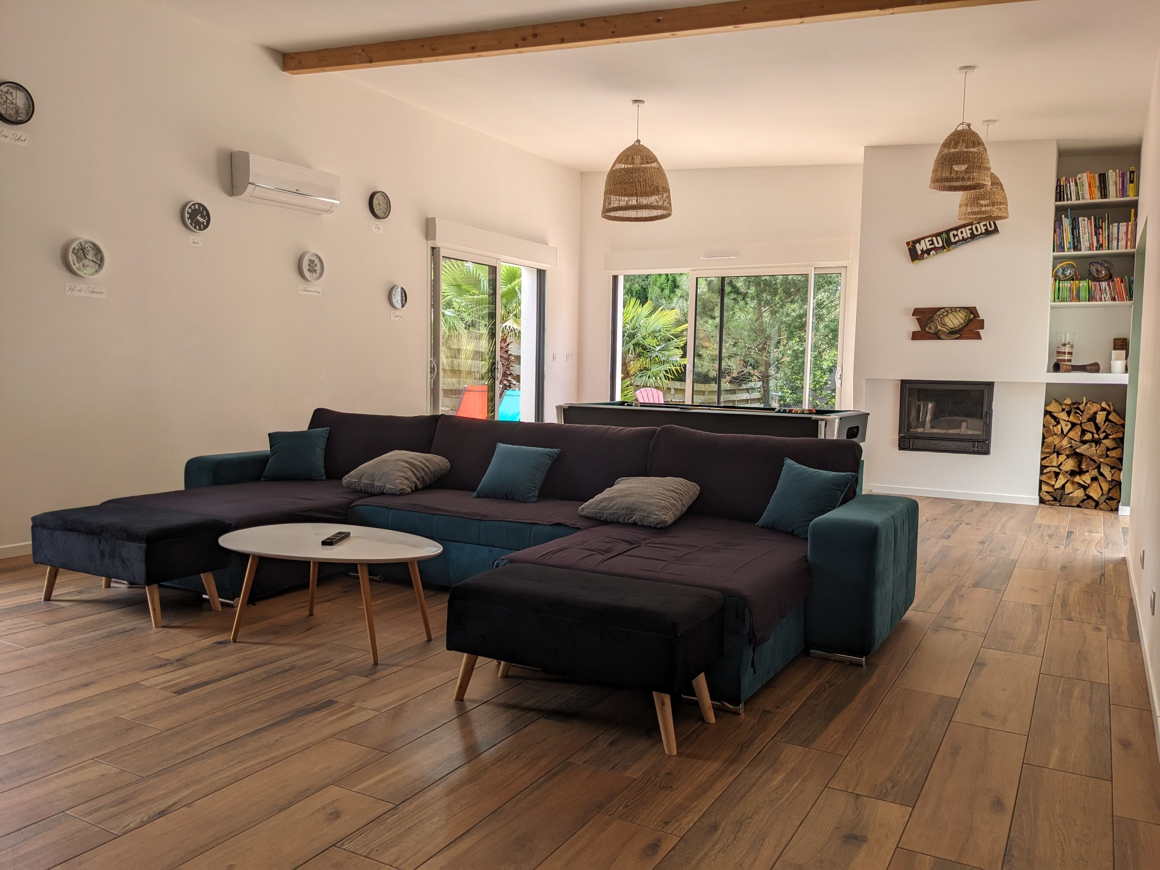 Smart TV, DVD player, table tennis, books