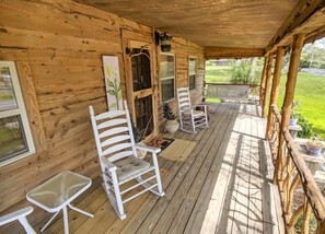 Terrace/patio - Great Location. Walking distance. Original Character with updates. (Mentone)