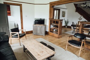 Smart TV, table tennis, books