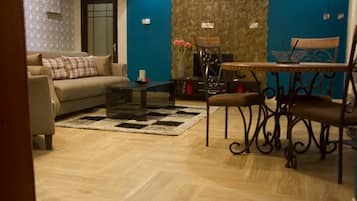 Classic House | Ruang tamu | TV LCD