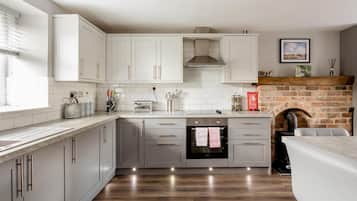 Four Bedroom House | Private kitchen | Fridge, microwave, oven, high chair