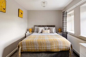 Four Bedroom House | 4 bedrooms, in-room safe, individually decorated, laptop workspace - Neds Brae House (Ballymena)