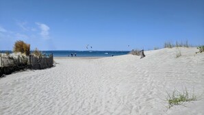 A sandy beach with dunes and a clear blue sky. - Holidays in MARINA in PORT CAMARGUE and 100m from the beach! (Le Grau-du-Roi)