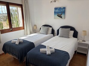 3 bedrooms, in-room safe, iron/ironing board, free WiFi - Traditional family villa, private pool and hillside views, 5 mins to Moraira. (Teulada)