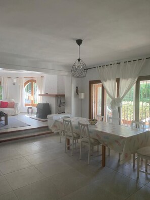 Interior - Traditional family villa, private pool and hillside views, 5 mins to Moraira. (Teulada)