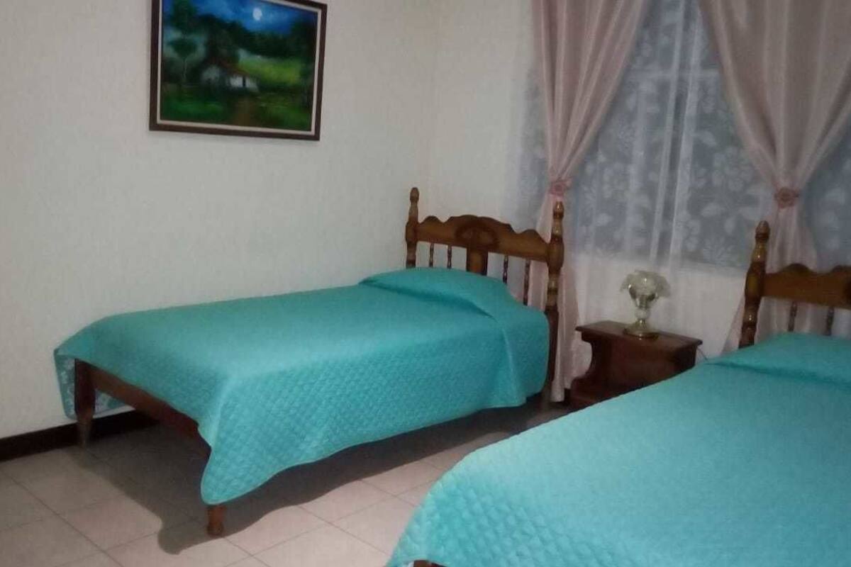Standard-Vierbettzimmer, 2 Doppelbetten | Kostenloses WLAN, Bettwäsche