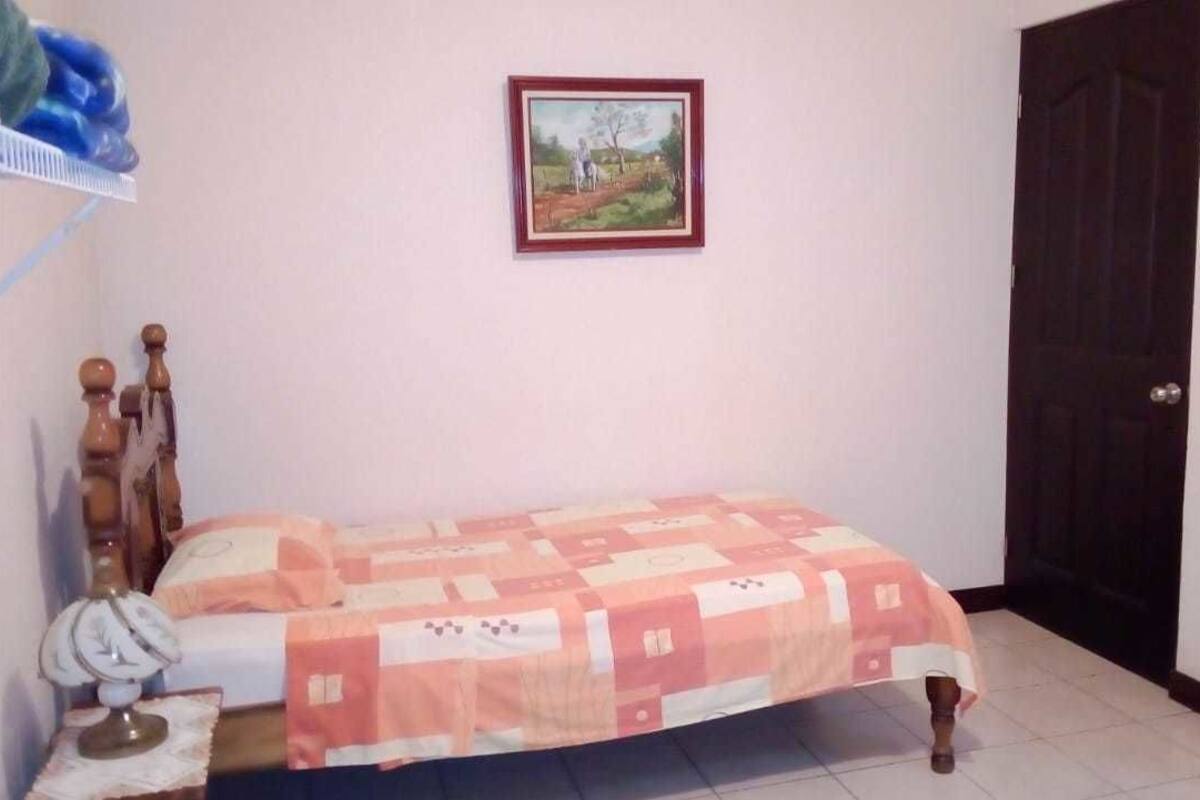 Standard-Zweibettzimmer, Mehrere Betten | Kostenloses WLAN, Bettwäsche