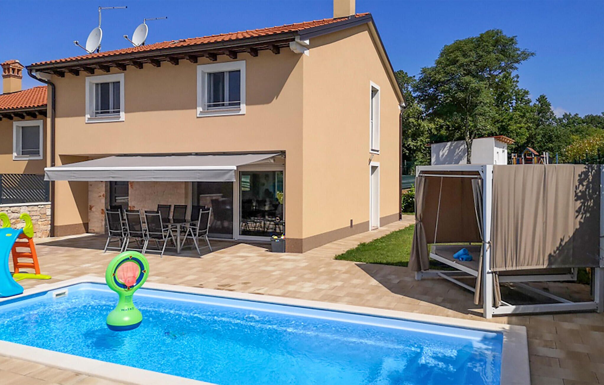 Et oppvarmet basseng